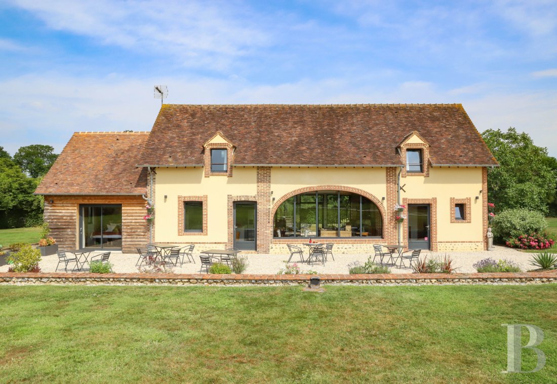 A former 18th century farmhouse with carefully renovated outbuildings on the edge of a forest in Perche - photo  n°7
